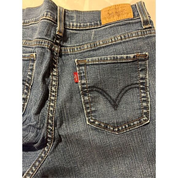 Levi's 512 perfectly slimming boot cut. Size 6 medium. ￼ - Picture 6 of 9